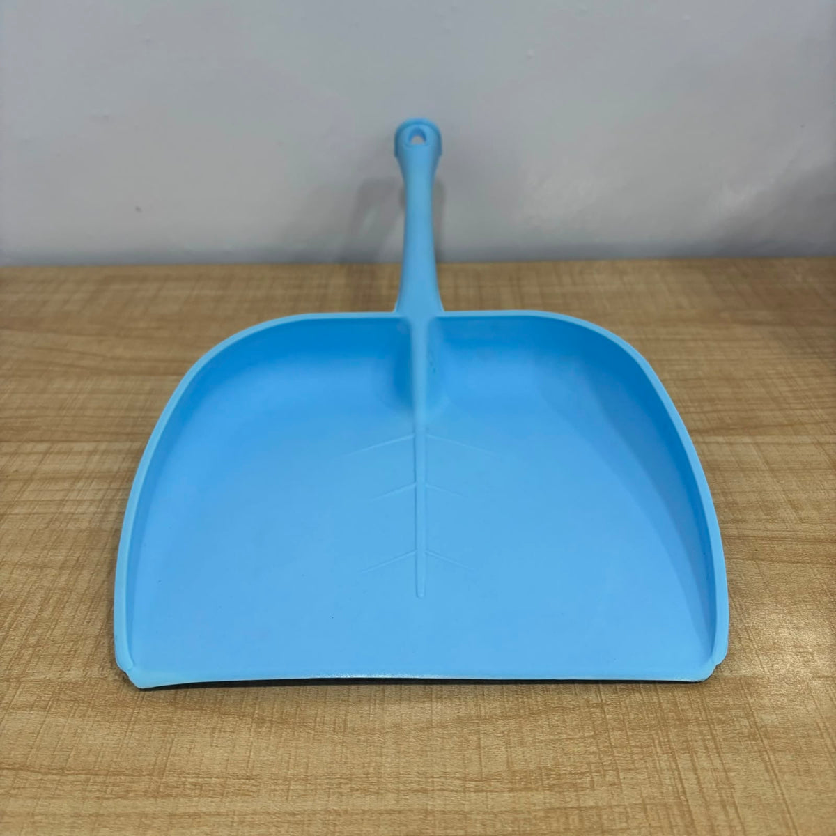 A06945 Ergonomic Blue Plastic Handheld Dustpan & Garbage Scoop