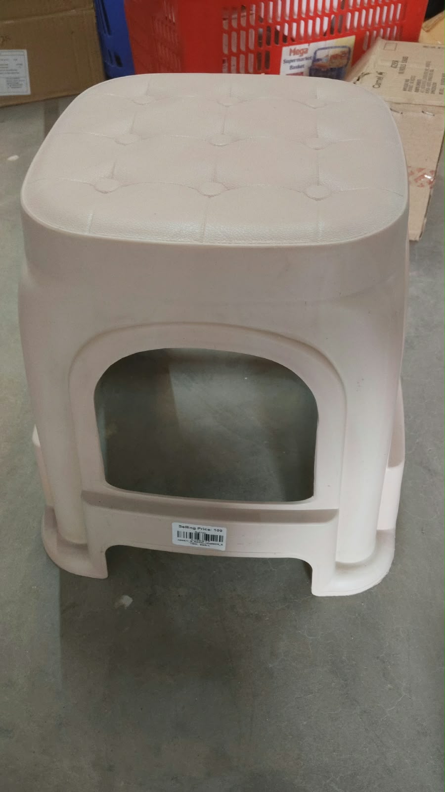 AM6877 Plastic Stool for Kitchen, Bathroom, Outdoor