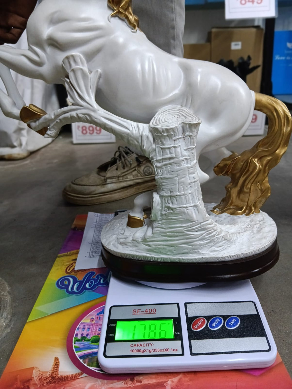 AM7041 White Horse Statue with Golden Mane and Tail