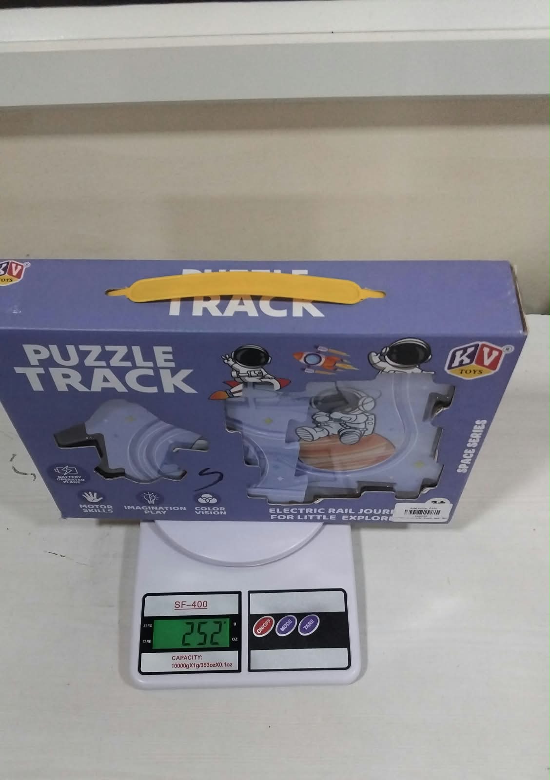 TM0222 Space Series Battery-Operated Airplane with Space-Themed Puzzle Tracks