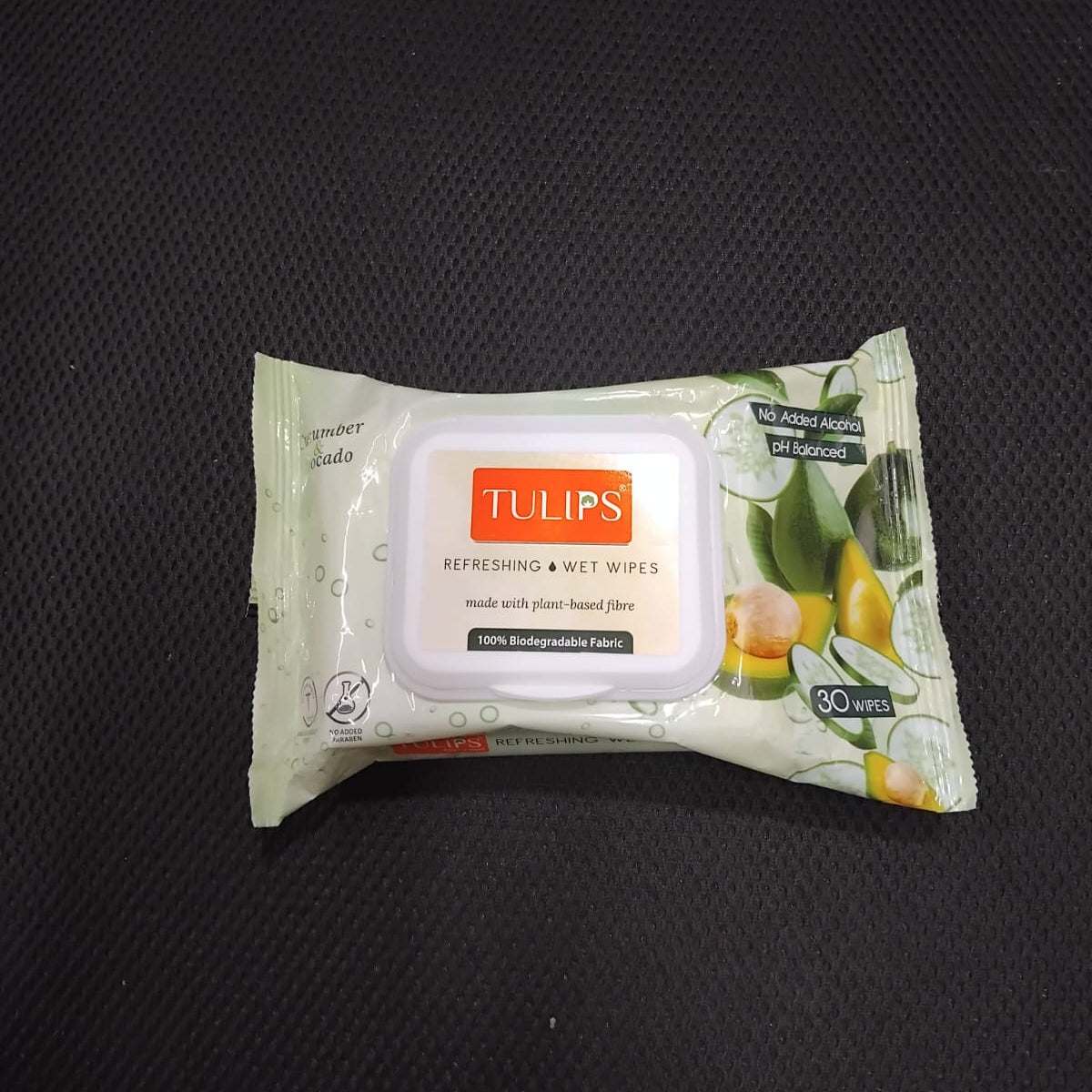 AM2528 Tulip Refreshing Cleaning Wet Wipes Cucumber Avocado Made With Plant Based Fibre 30 Wipes 1 Pack