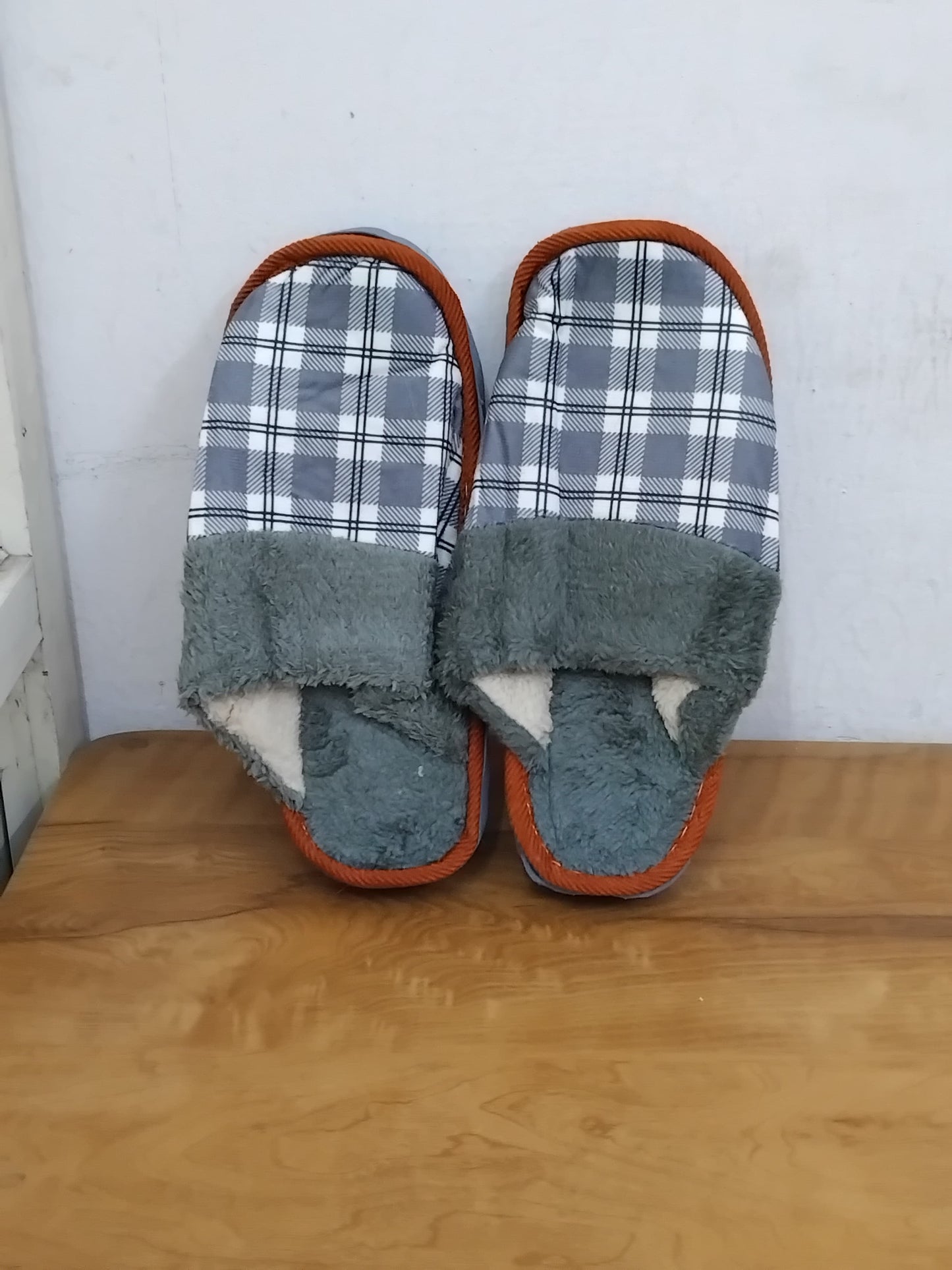 AM2432 Soft winter Slippers Men & Women - Size-42, 43 (Multicolour)