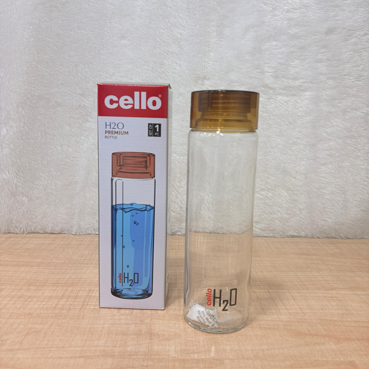 AM0665 CELLO PREMIUM H2O Glass Fridge Water Bottle with Plastic Cap 920ml
