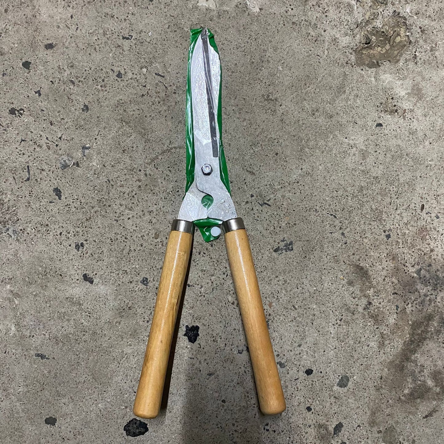 0455 Wooden Handle Hedge Shears, Bush Clipper