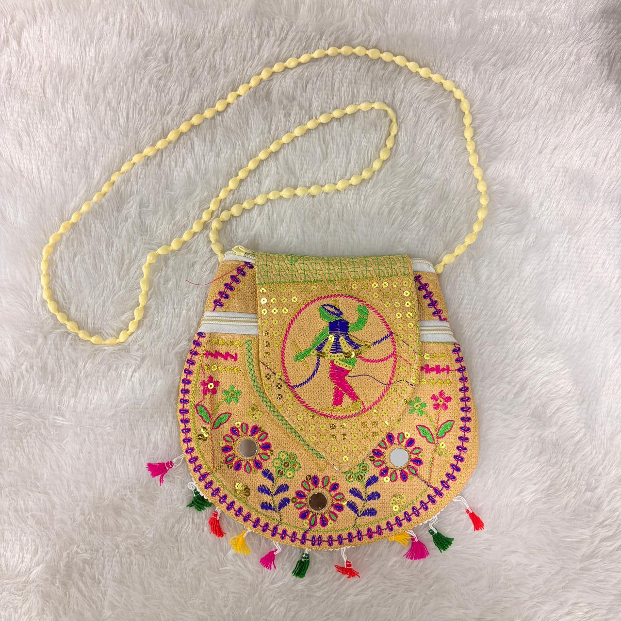 Di0037 White Flap Dori Design Traditional Handcrafted Purse – Elegant Ethnic Art