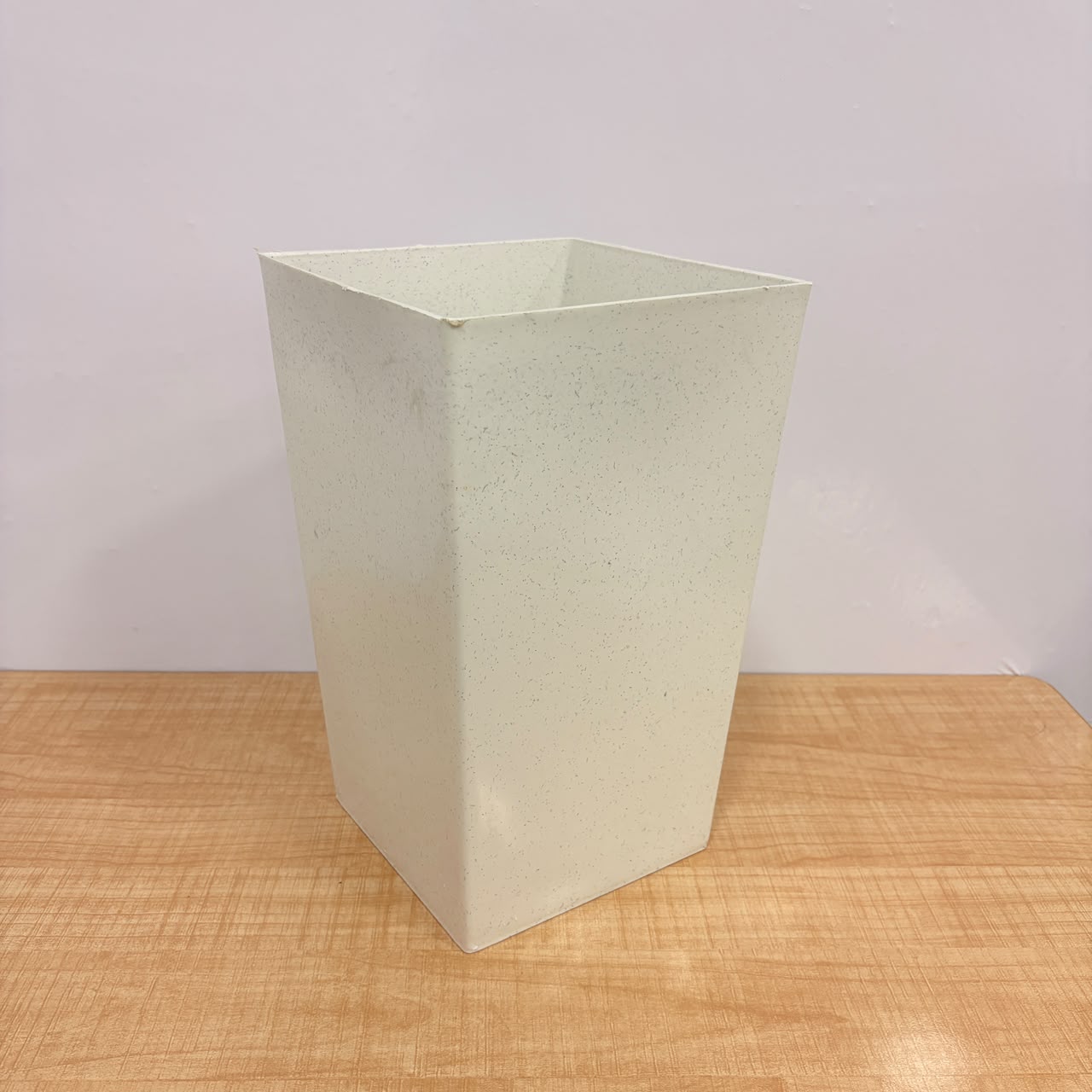 A06543 Alpha Greens 14-Inch Square Premium Plastic Planter Pot (White/Speckled)