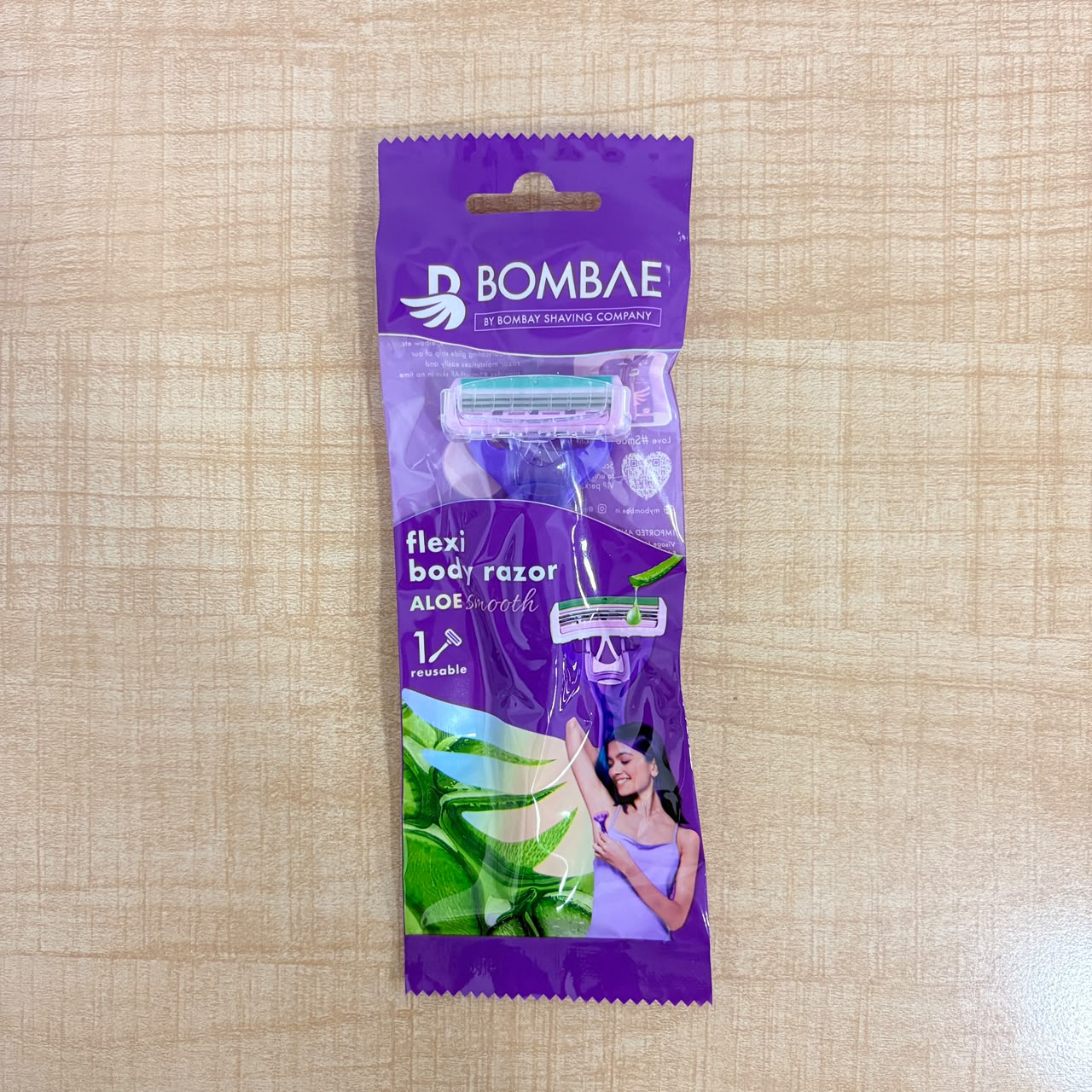 A06609 Bombae Flexi Body Razor for Women with Aloe Smooth Lubricating Strip (1 Pc)