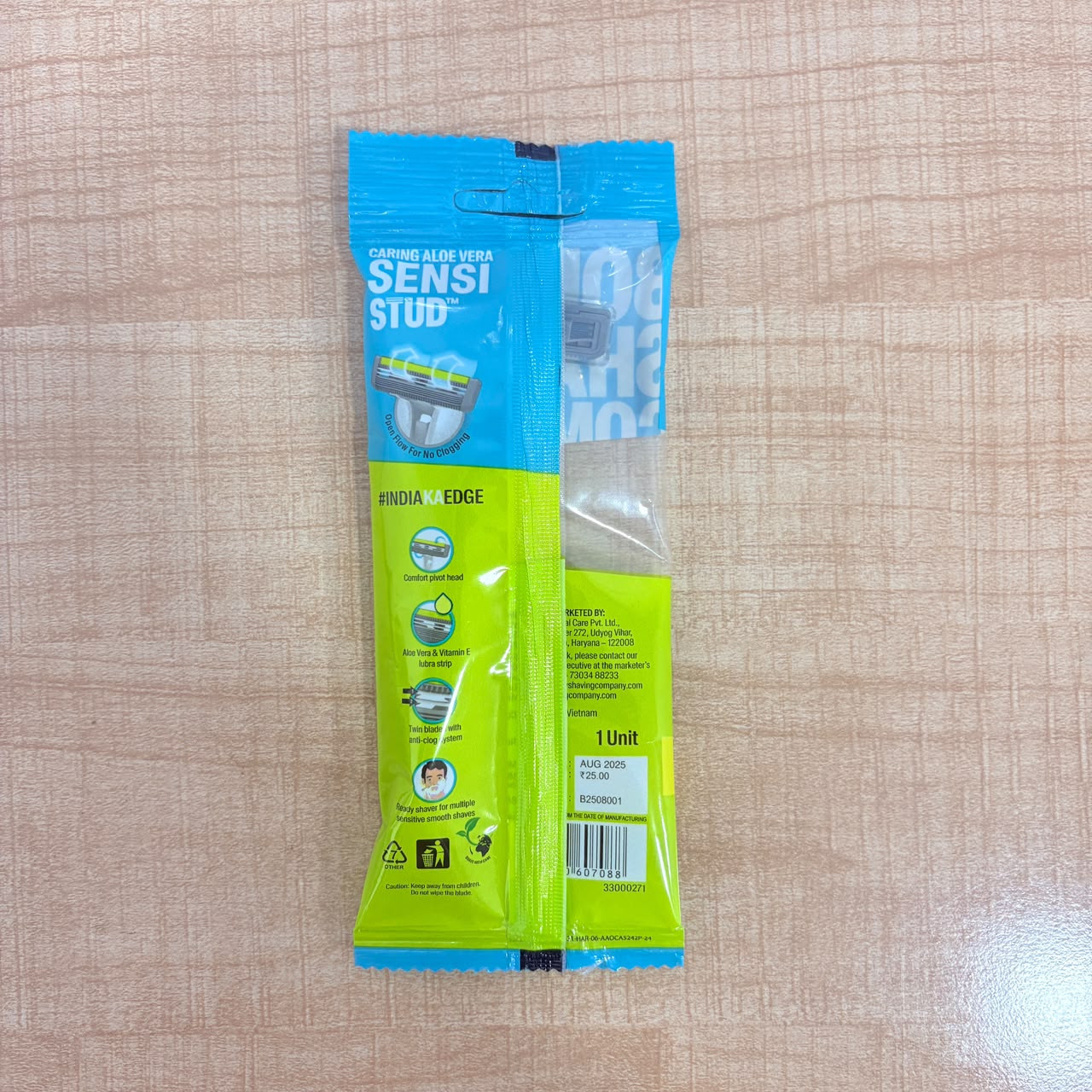 A06614 Bombay Shaving Company Sensi Stud Disposable Razor (1 Pc)