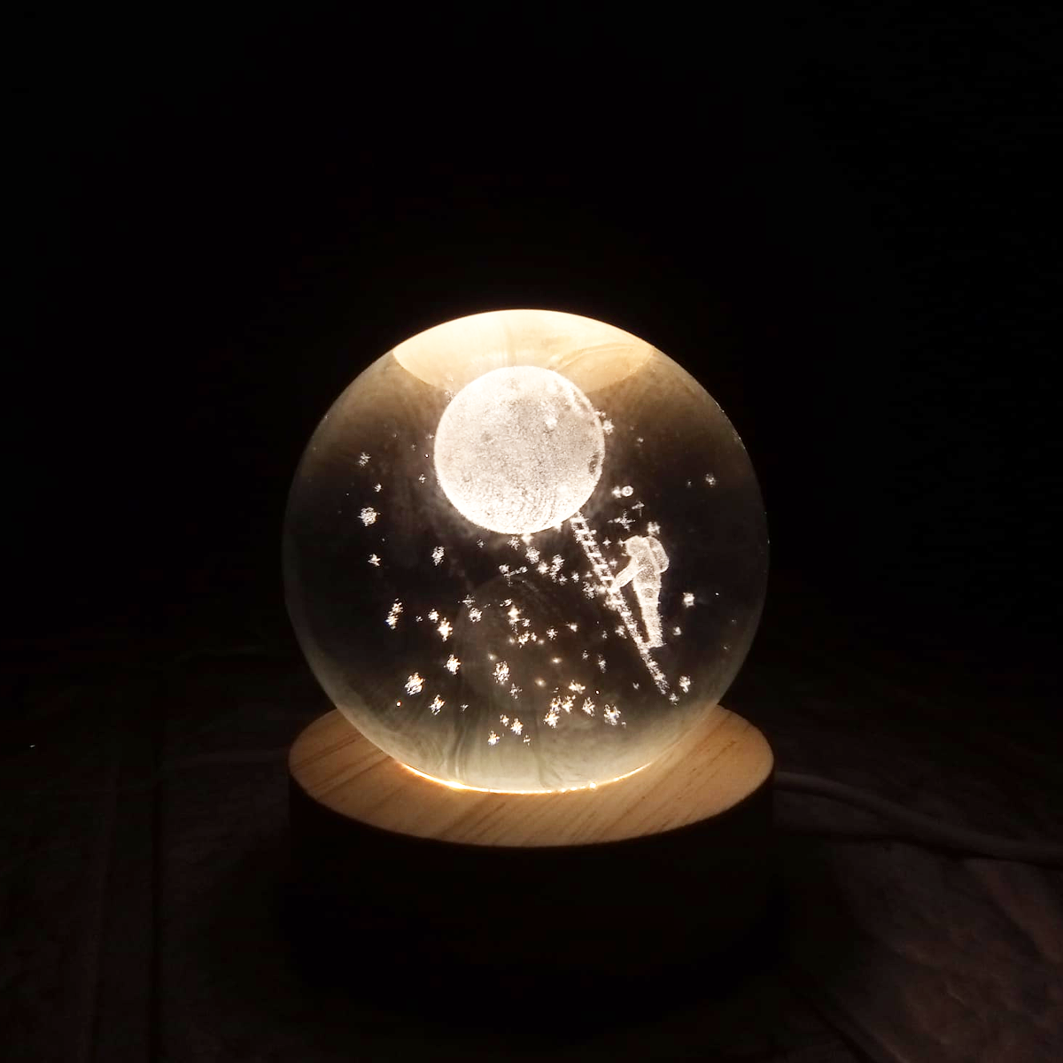 AM5592 3D Astronaut Climbing Moon Crystal Ball LED USB Night Light Lamp for Home Decoration