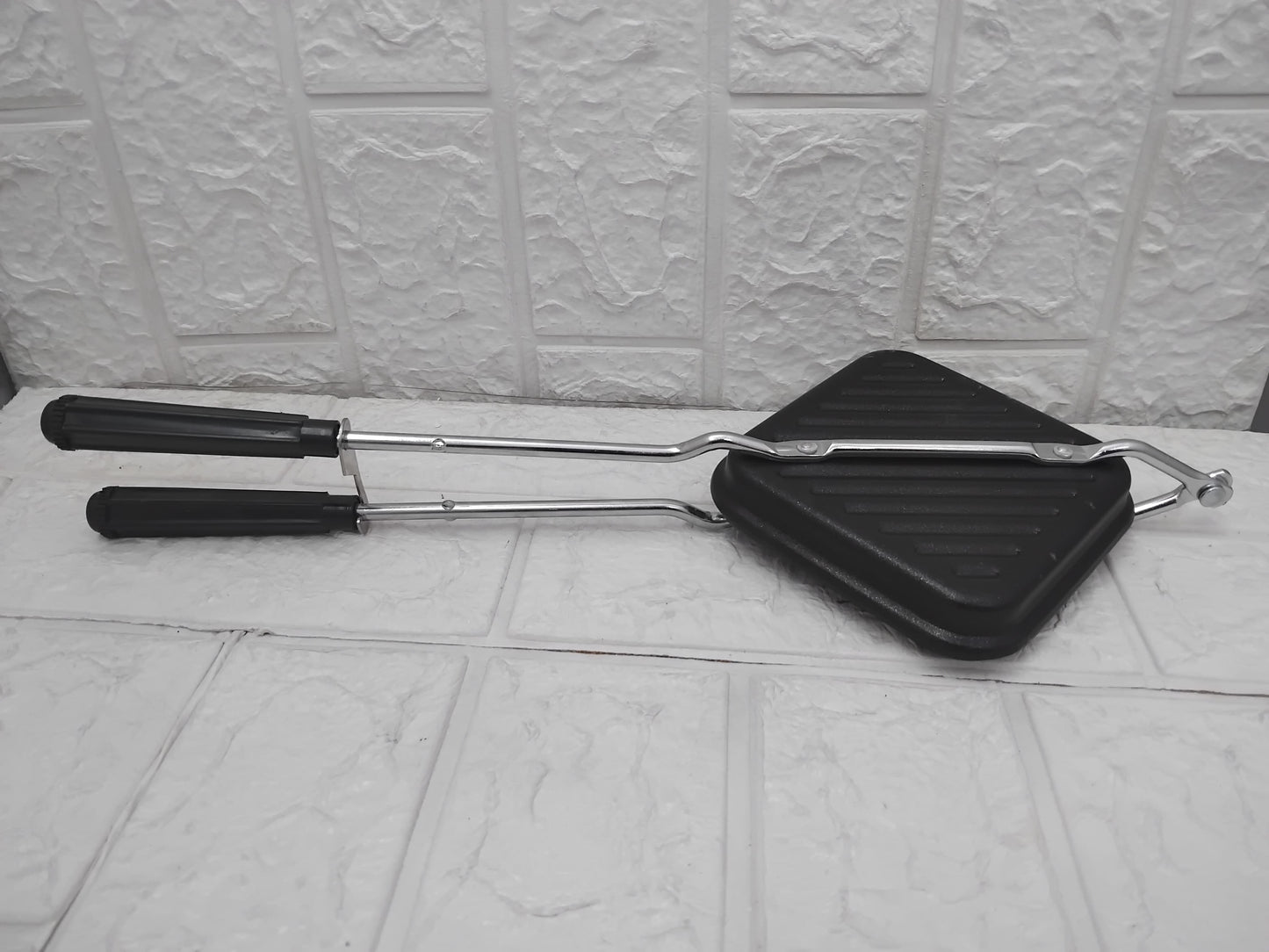AM3583 Toster Black Grill Wire Handle Sandwich Maker